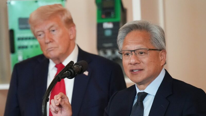 Leia mais sobre o artigo Nvidia e Outros Fabricantes de Chips Têm Grande Vitória com Trump Eliminando a ‘Regra de Difusão de IA’
